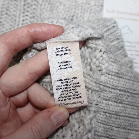 NWT Soft Surroundings Cozy Cold Shoulder Chunky Cable Knit Sweater Gray Medium - Picture 12 of 12